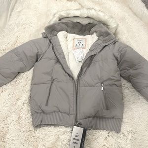 NWT Abercrombie & Fitch Ultimate Puffer jacket for girls (size 15/16) in grey